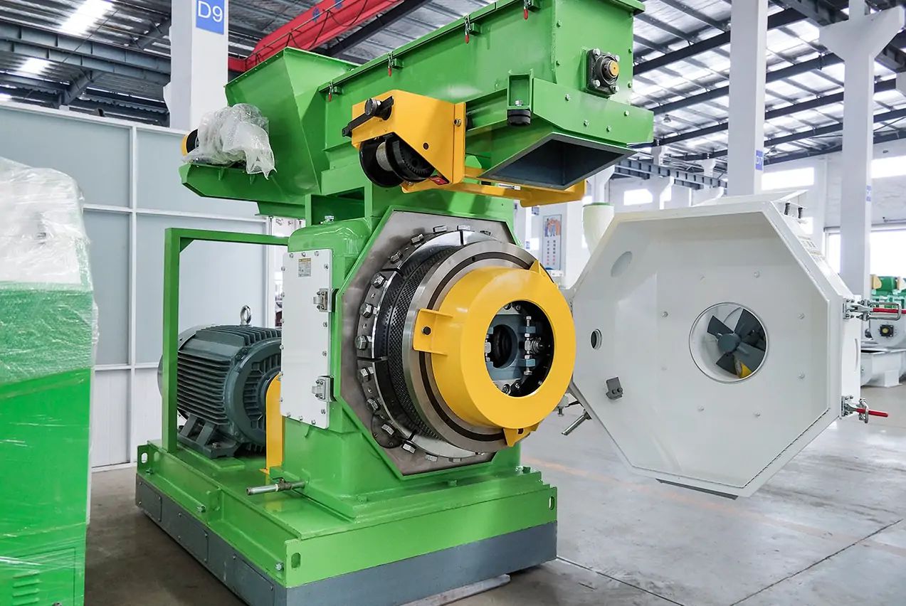 Ring die pellet mill cross-section showing die, rollers, and feed conditioner assembly