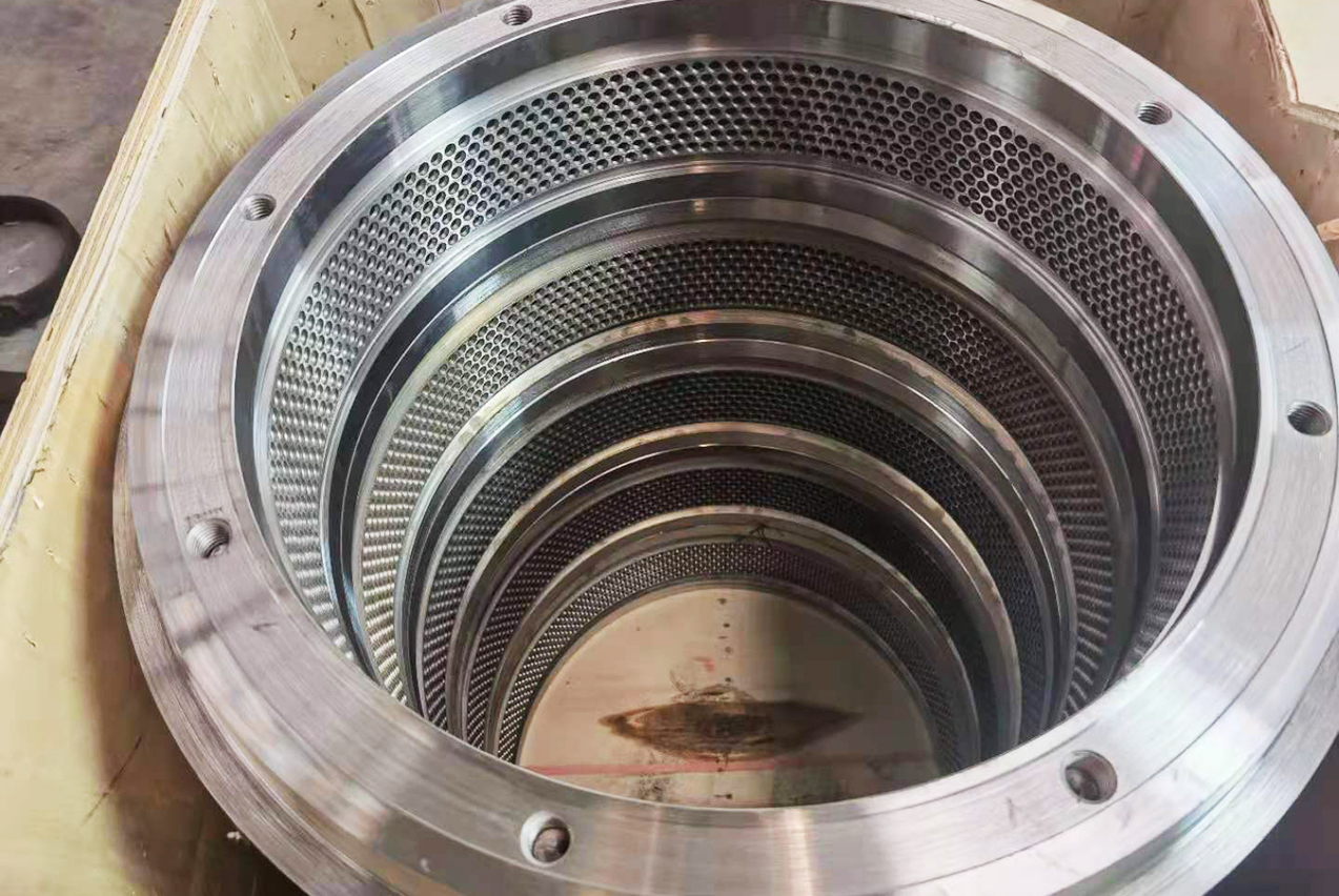 Kingwood pellet mill quality inspection process showing ring die surface check before shipment